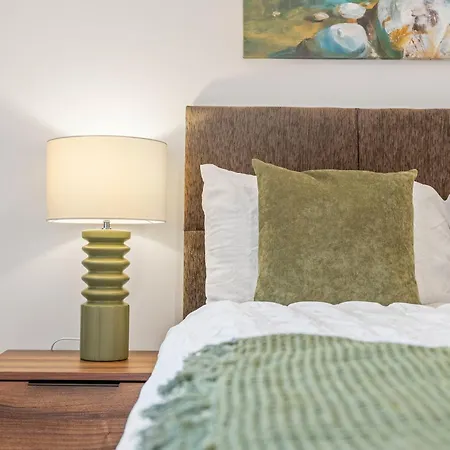 Hub - Free Parking - Sleeps 5