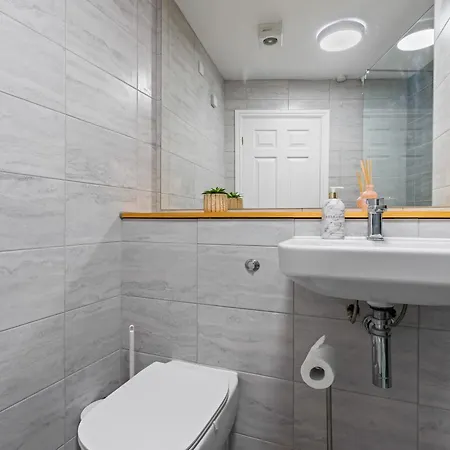 Hub - Free Parking - Sleeps 5 Appartement