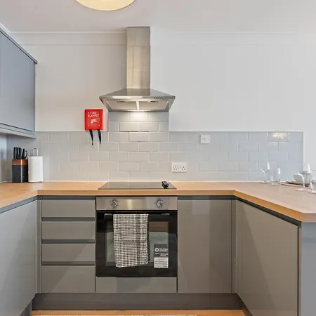 Hub - Free Parking - Sleeps 5 *