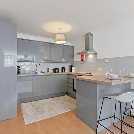 Hub - Free Parking - Sleeps 5 *