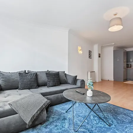 Hub - Free Parking - Sleeps 5