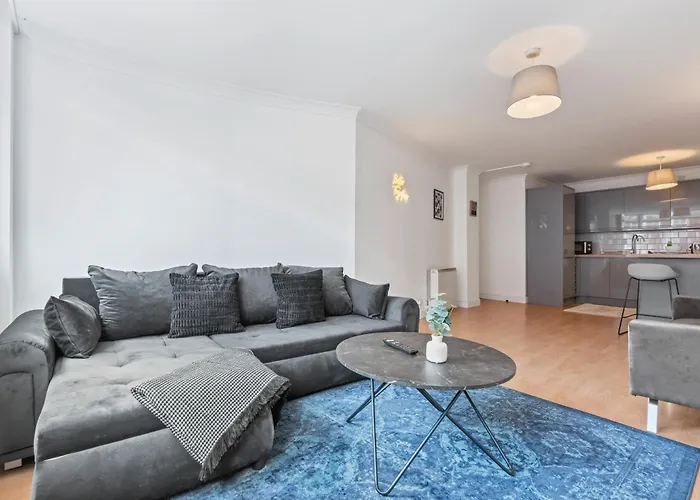 Hub - Free Parking - Sleeps 5