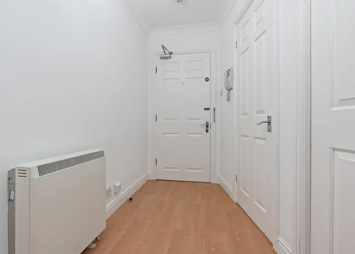 Hub - Free Parking - Sleeps 5