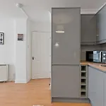 Hub - Free Parking - Sleeps 5 Lägenhet