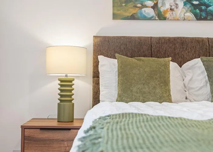 Hub - Free Parking - Sleeps 5