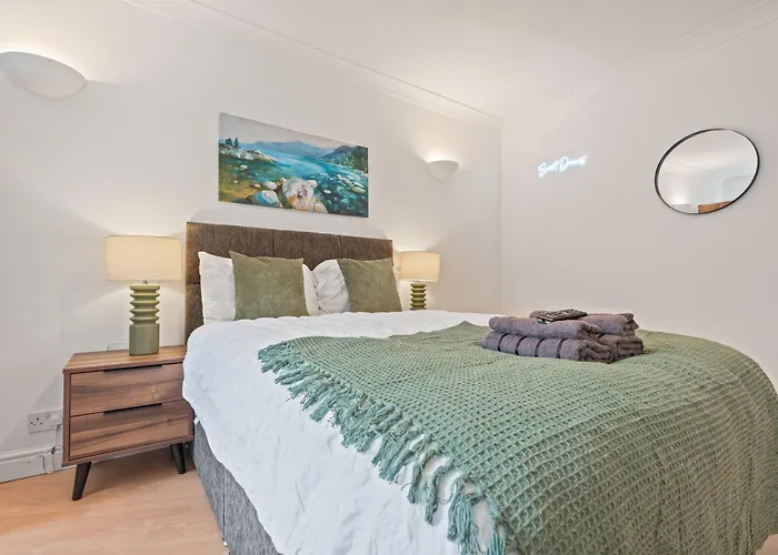 Hub - Free Parking - Sleeps 5