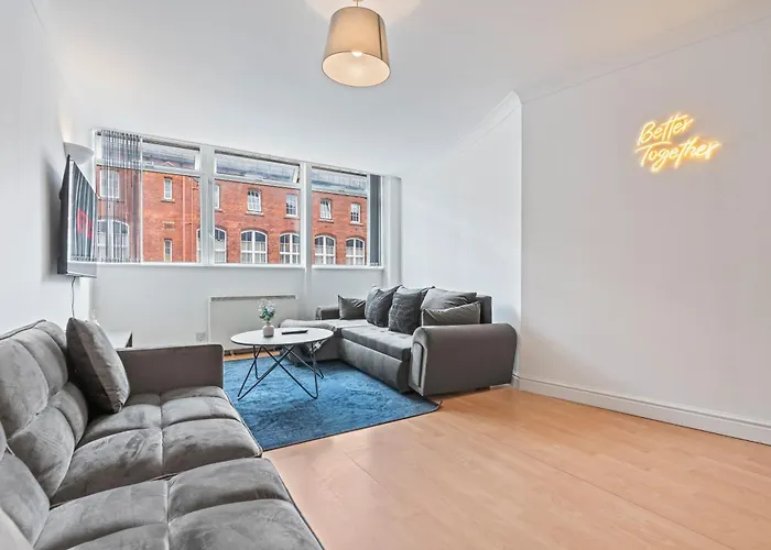 Hub - Free Parking - Sleeps 5 *