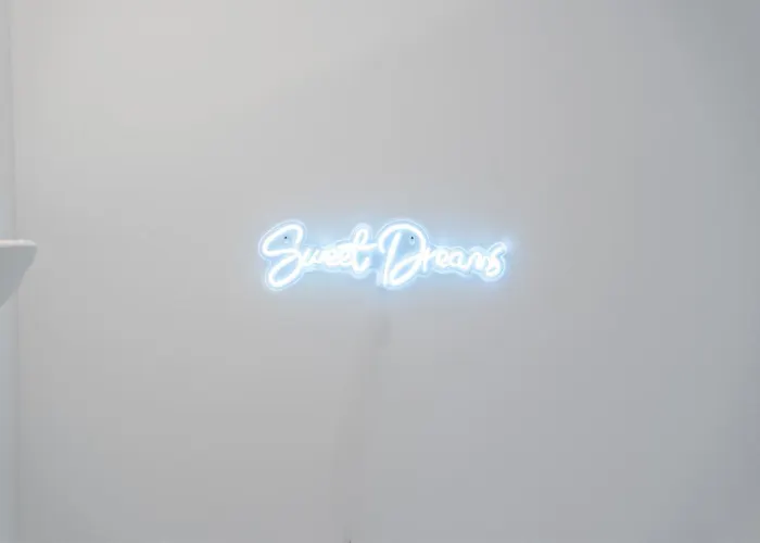 Apartment Hub - Free Parking - Sleeps 5 *